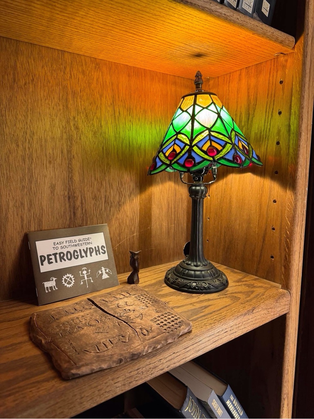 Tiffany style stained glass library light - Picture 2 of 5